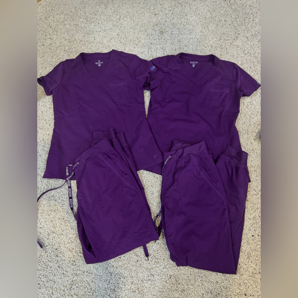 Scrub set